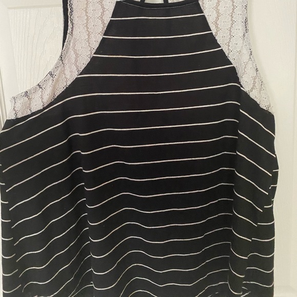 black and white tank - Picture 3 of 5